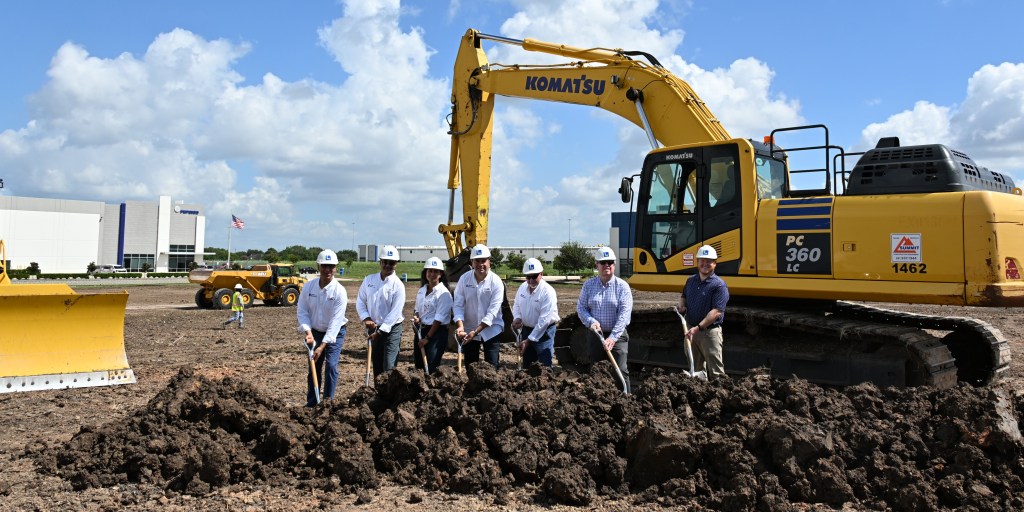 Standex Grid-Amran leaders and local officials break ground on the new Houston manufacturing facility.